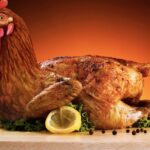 Pollo grigliato su un piatto, simbolo di un'alimentazione quotidiana.